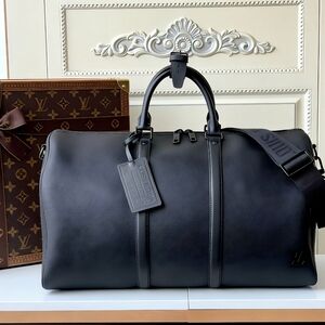 <AUTHENTIC>Louis Vuitton Travel Bag in Black